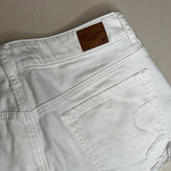 NWOT - American Eagle White Denim Shorts - Size 6 - Picture 5 of 5